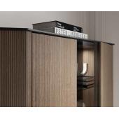 modern exclusive design uveges vitrin szekreny lagy zarodasu rendszer levagott sarkok domboru felulettel led nyitovilagitassal fem labbal nappali haloszoba.jpg